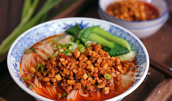 Đi làm về nấu gì cho nhanh mà không sợ ngán? 3 loại phở nóng hổi làm nhanh hơn gọi mang về, độ ngon thì vô đối-5