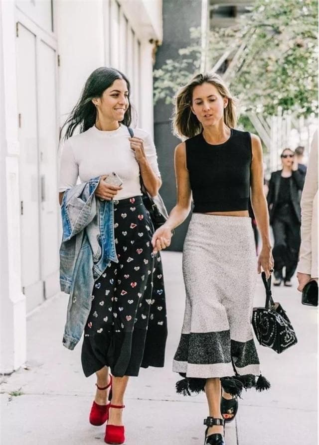 Phụ nữ thấp bé, thiếu chiều cao, khuyên bạn không nên đi 3 đôi giày này, hãy xỏ 2 đôi còn lại để trông bạn cao hơn-2