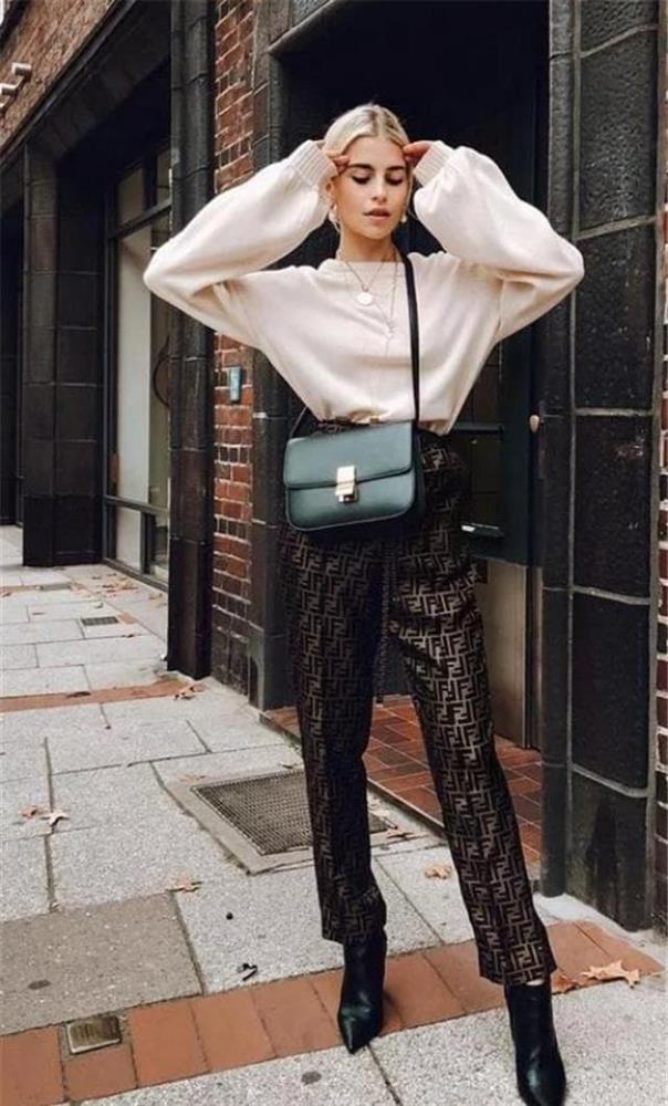 Phụ nữ thấp bé, thiếu chiều cao, khuyên bạn không nên đi 3 đôi giày này, hãy xỏ 2 đôi còn lại để trông bạn cao hơn-4