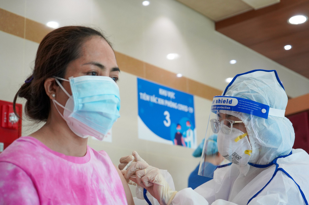 Đối tượng được ưu tiên tiêm vắc xin Covid-19 mũi 3-1