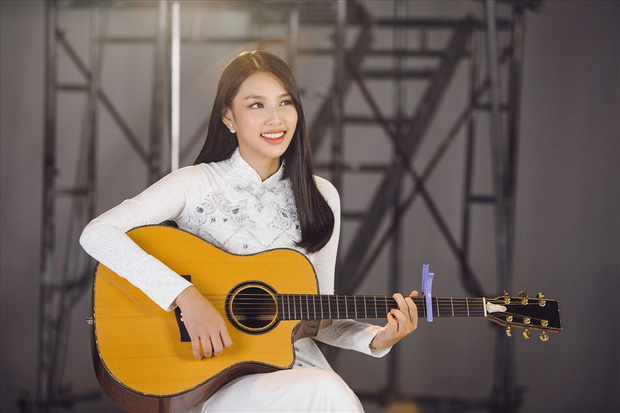 Choáng với nhan sắc thời mới lớn của Tân Hoa hậu Hoà bình Nguyễn Thúc Thuỳ Tiên-3