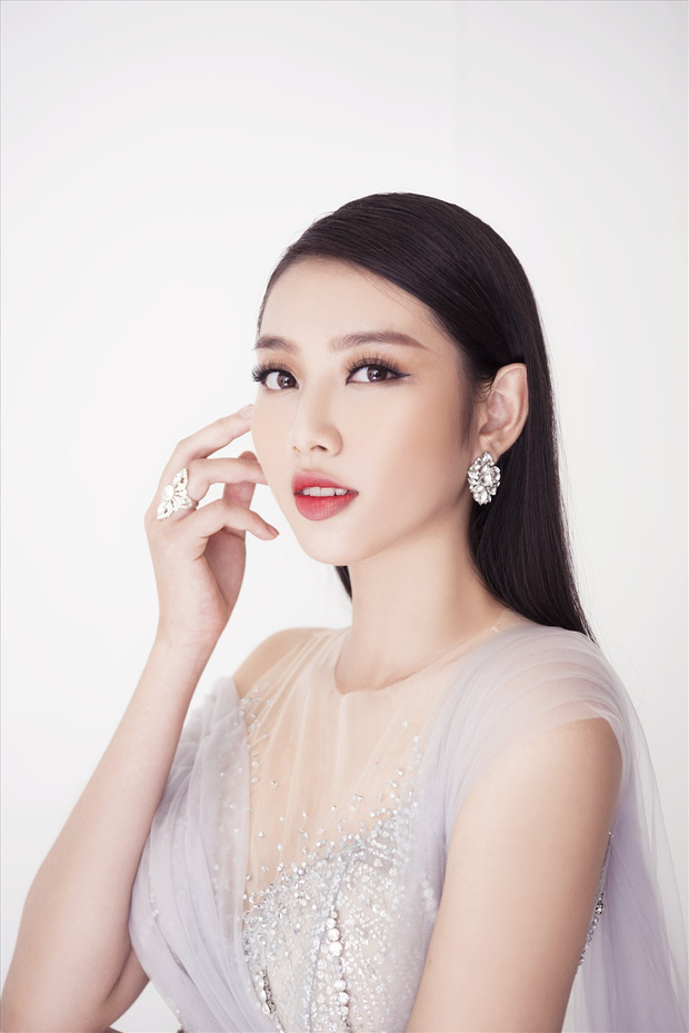 Choáng với nhan sắc thời mới lớn của Tân Hoa hậu Hoà bình Nguyễn Thúc Thuỳ Tiên-6