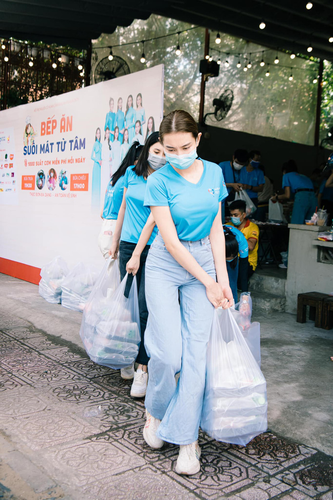 Khoảnh khắc Tân Hoa hậu Thuỳ Tiên chuẩn bị bếp ăn từ thiện mùa dịch bỗng gây bão” trở lại, người nhỏ nhưng toàn làm việc to!-4