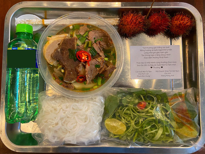 Khoảnh khắc Tân Hoa hậu Thuỳ Tiên chuẩn bị bếp ăn từ thiện mùa dịch bỗng gây bão” trở lại, người nhỏ nhưng toàn làm việc to!-5