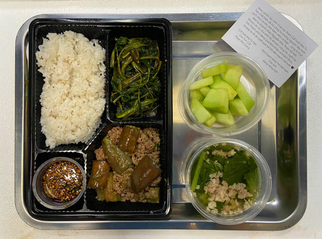 Khoảnh khắc Tân Hoa hậu Thuỳ Tiên chuẩn bị bếp ăn từ thiện mùa dịch bỗng gây bão” trở lại, người nhỏ nhưng toàn làm việc to!-7