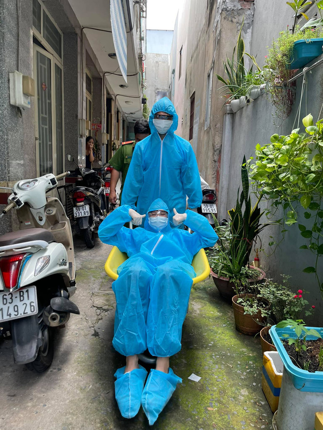 Khoảnh khắc Tân Hoa hậu Thuỳ Tiên chuẩn bị bếp ăn từ thiện mùa dịch bỗng gây bão” trở lại, người nhỏ nhưng toàn làm việc to!-18