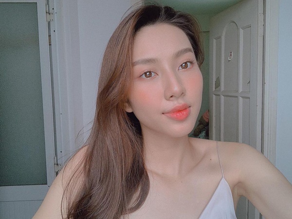 Style ngoài đời của Thùy Tiên - Miss Grand International 2021: Thích để mặt mộc, tủ đồ đơn giản hết sức-1