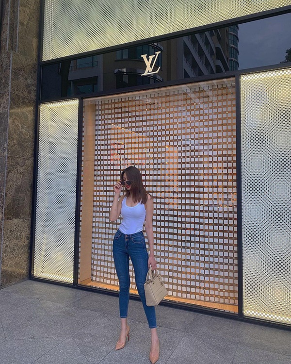 Style ngoài đời của Thùy Tiên - Miss Grand International 2021: Thích để mặt mộc, tủ đồ đơn giản hết sức-4