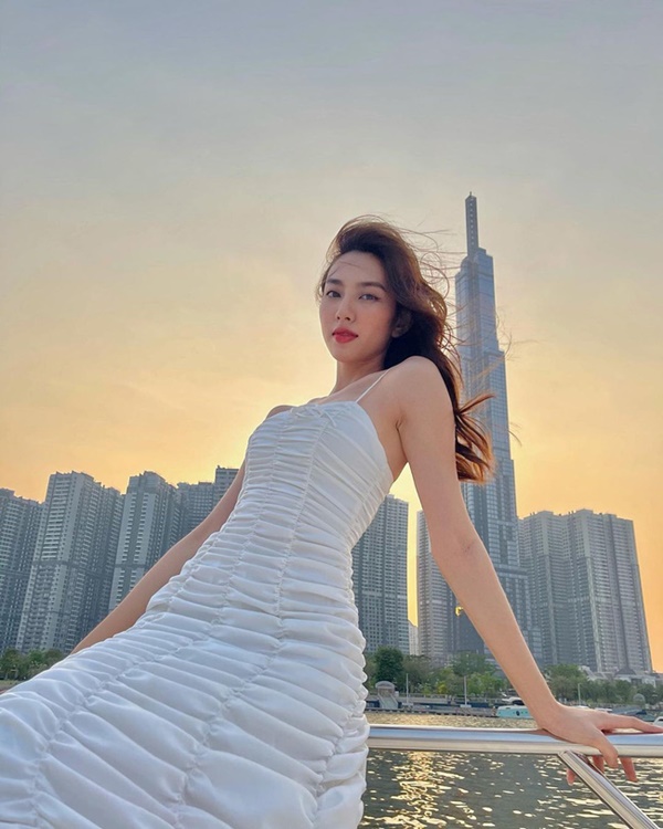 Style ngoài đời của Thùy Tiên - Miss Grand International 2021: Thích để mặt mộc, tủ đồ đơn giản hết sức-5
