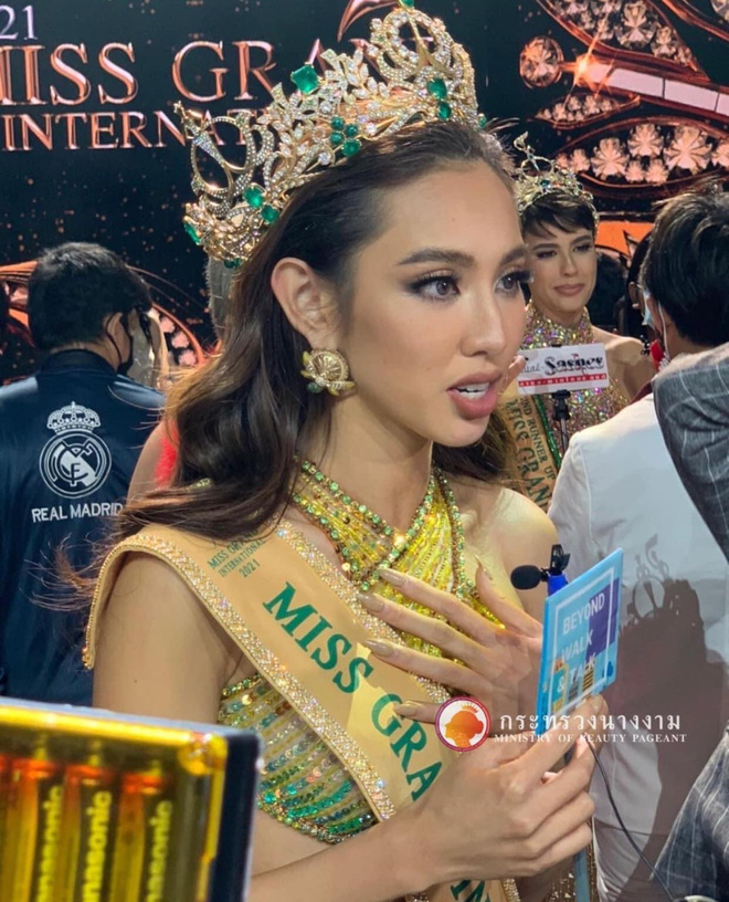 Team qua đường tóm gọn Thuỳ Tiên hậu đăng quang Miss Grand 2021, nhan sắc và body zoom cận thế nào đây?-2