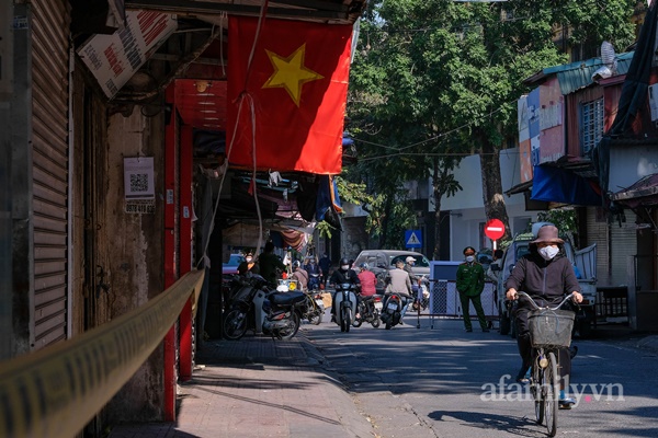 Lần đầu vượt mốc 600 ca mắc trong ngày, Hà Nội liệu có đóng cửa hàng quán, ngừng cho học sinh trở lại trường?-2