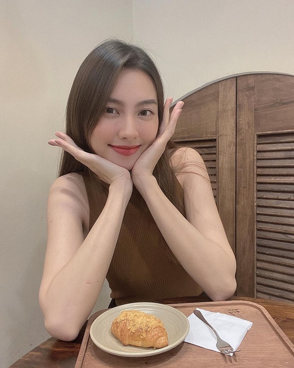 Hoa hậu Thùy Tiên mặt mộc gây bất ngờ, chăm da thế nào mà đỉnh thế?-2