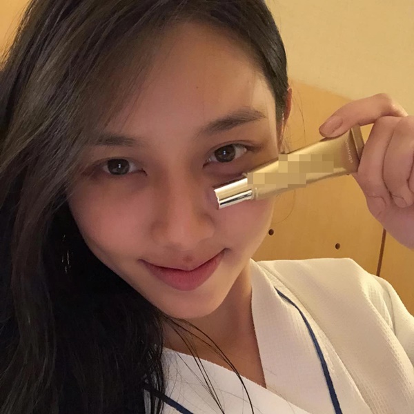 Hoa hậu Thùy Tiên mặt mộc gây bất ngờ, chăm da thế nào mà đỉnh thế?-6