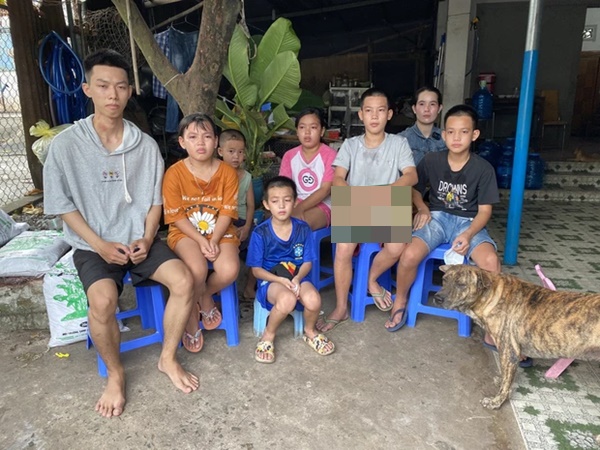 5 đứa trẻ mồ côi sau đại dịch: Ngày đoàn tụ ngoại và mẹ, chỉ còn được ôm 2 hũ cốt lạnh lẽo-1