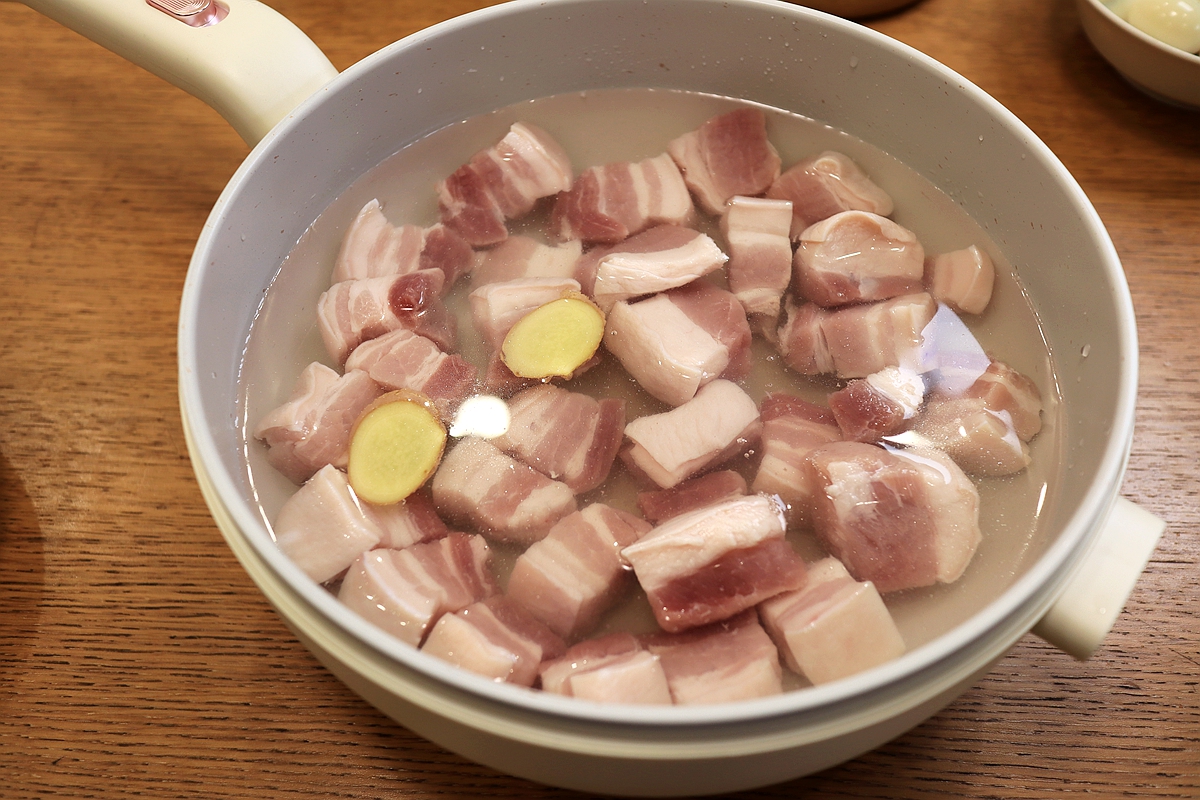 Kho thịt cho loại nước đặc biệt này, thịt thơm, không tanh, chín mềm-5