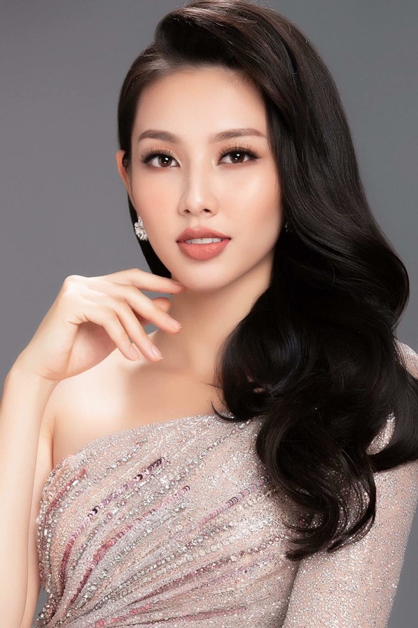 Hoa hậu Thùy Tiên từng đụng hàng từ Hà Hồ đến Đỗ Mỹ Linh: Luôn lấn lướt đàn chị?-5