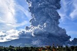 Cảnh làng mạc bị thiêu rụi thành làng ma vì núi lửa phun trào ở Indonesia-1