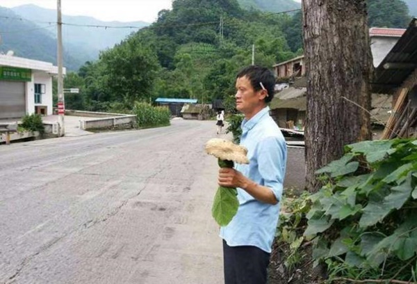 Jack Ma bán nấm nổi tiếng một thời: Kiếm bộn tiền nhờ ngoại hình giống tỷ phú nhưng chớp mắt quay lại vạch xuất phát vì một lý do-7
