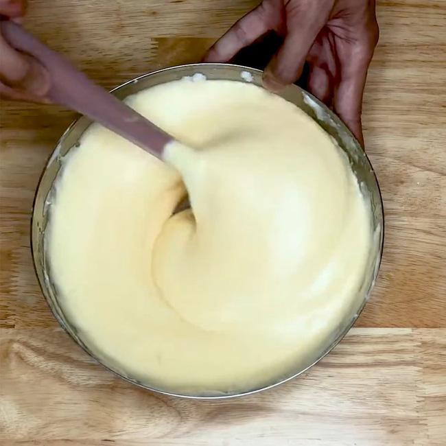 Bông lan trứng muối chắc chắn là món bánh hot nhất thời điểm này: Ăn nhiều rồi nhưng chị em đã biết cách làm chưa?-4