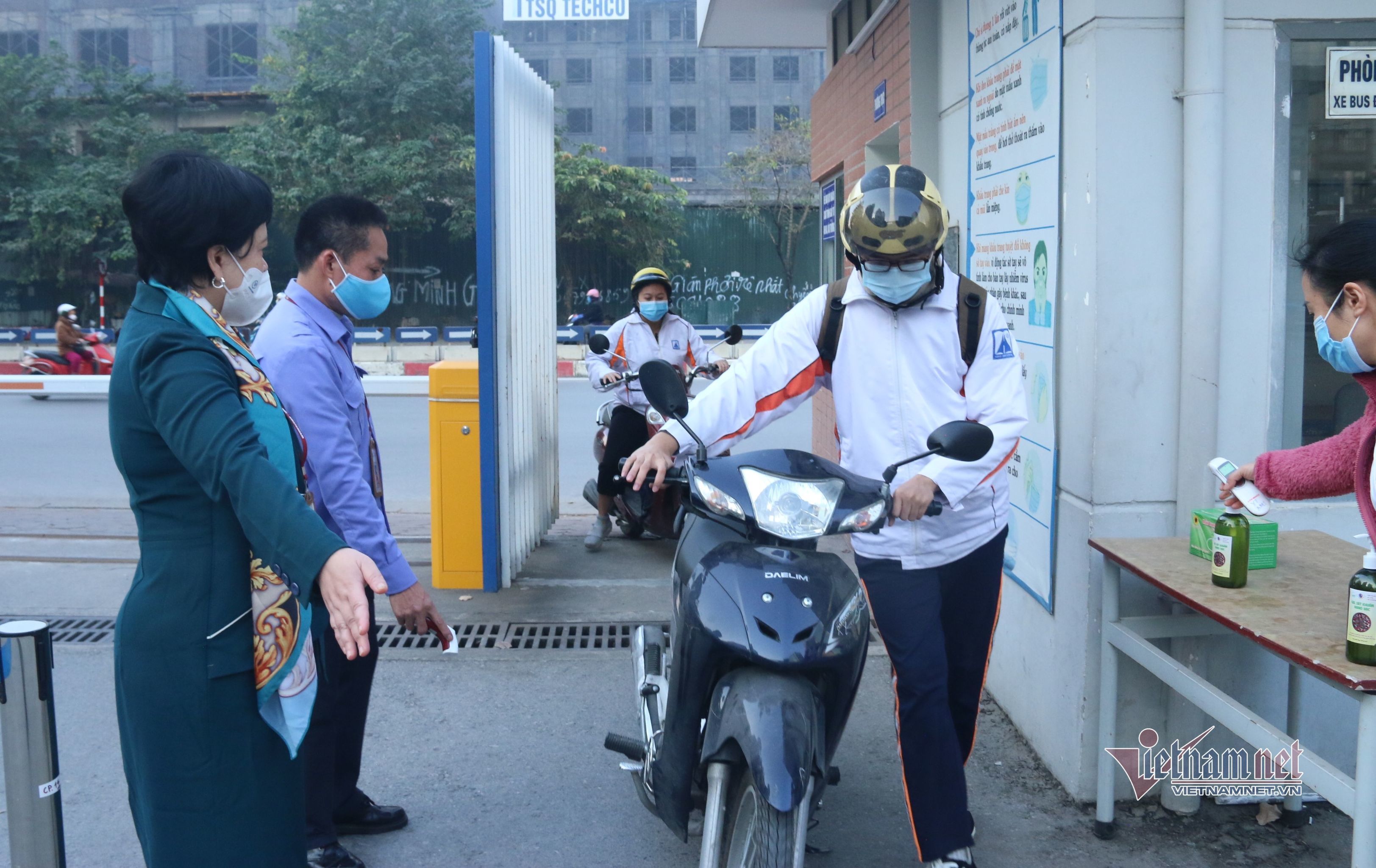 Hàng vạn học sinh Hà Nội lần đầu đến trường sau khai giảng-5