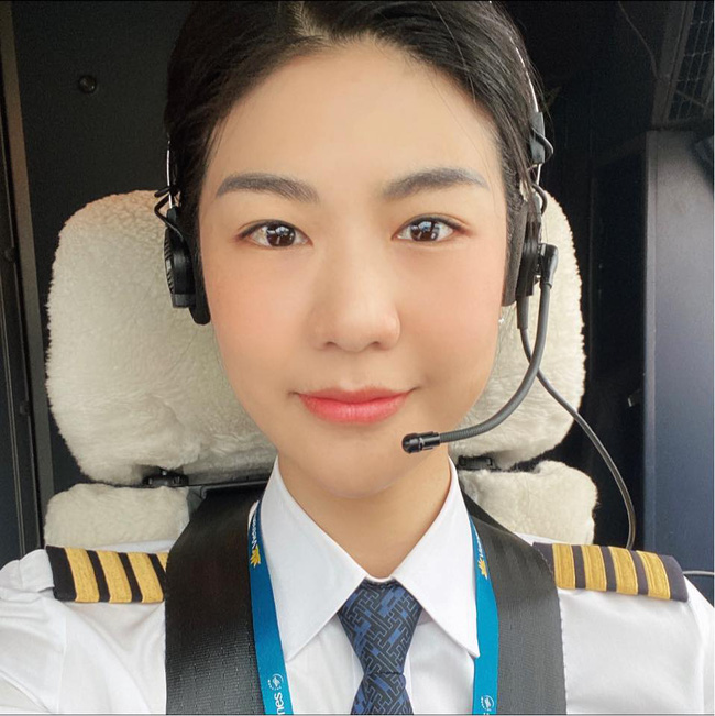 Nữ cơ trưởng đầu tiên của Việt Nam - Huỳnh Lý Đông Phương xuất hiện với nhan sắc như được tua ngược” sau thời gian im ắng-1