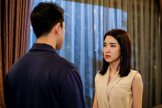 Biết tin chồng bị tai nạn, tôi vội vã ôm bụng bầu đến viện thì ngẩn người khi thấy người phụ nữ đứng chờ sẵn với 200 triệu trên tay