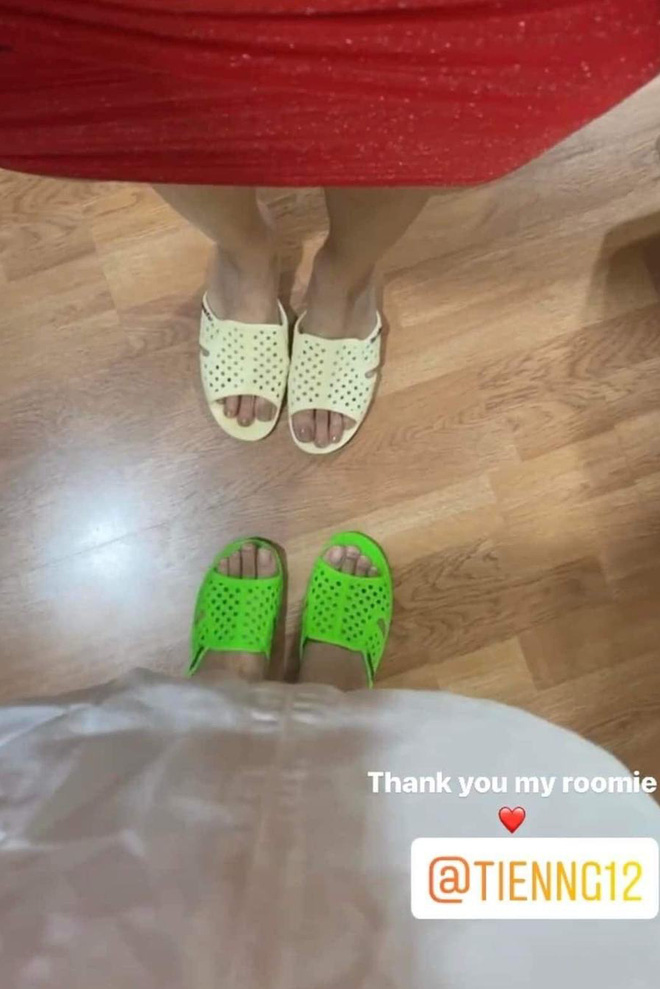 Có gì trong bữa ăn vội vàng của Thuỳ Tiên sau khi đăng quang quốc tế, ống kính zoom xuống đôi chân có chi tiết lạ?-3