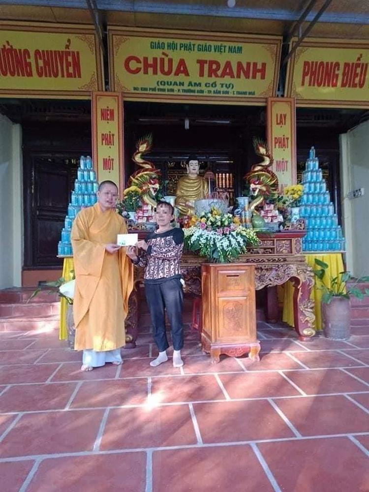 Mẹ nữ sinh bị chủ shop quần áo đánh: Nhà hảo tâm đến giúp, lòng tôi hổ thẹn, áy náy-4