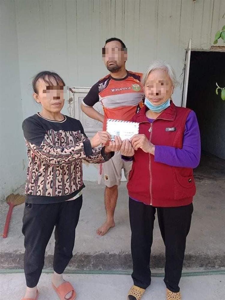 Mẹ nữ sinh bị chủ shop quần áo đánh: Nhà hảo tâm đến giúp, lòng tôi hổ thẹn, áy náy-5