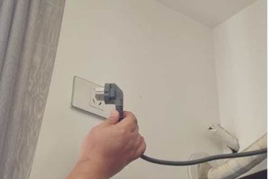 Nhớ rút 4 loại phích cắm điện này ở nhà khi sử dụng xong, nếu không tiền điện hàng tháng sẽ ngày một nhiều hơn