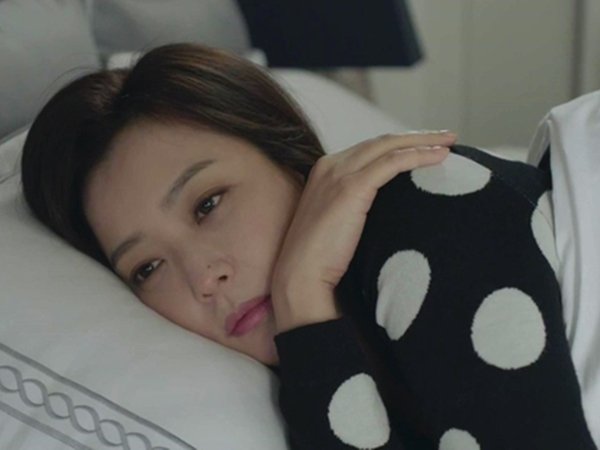 Vợ đi vắng, chồng rủ gái lạ về nhà chỉ để... chơi game-1