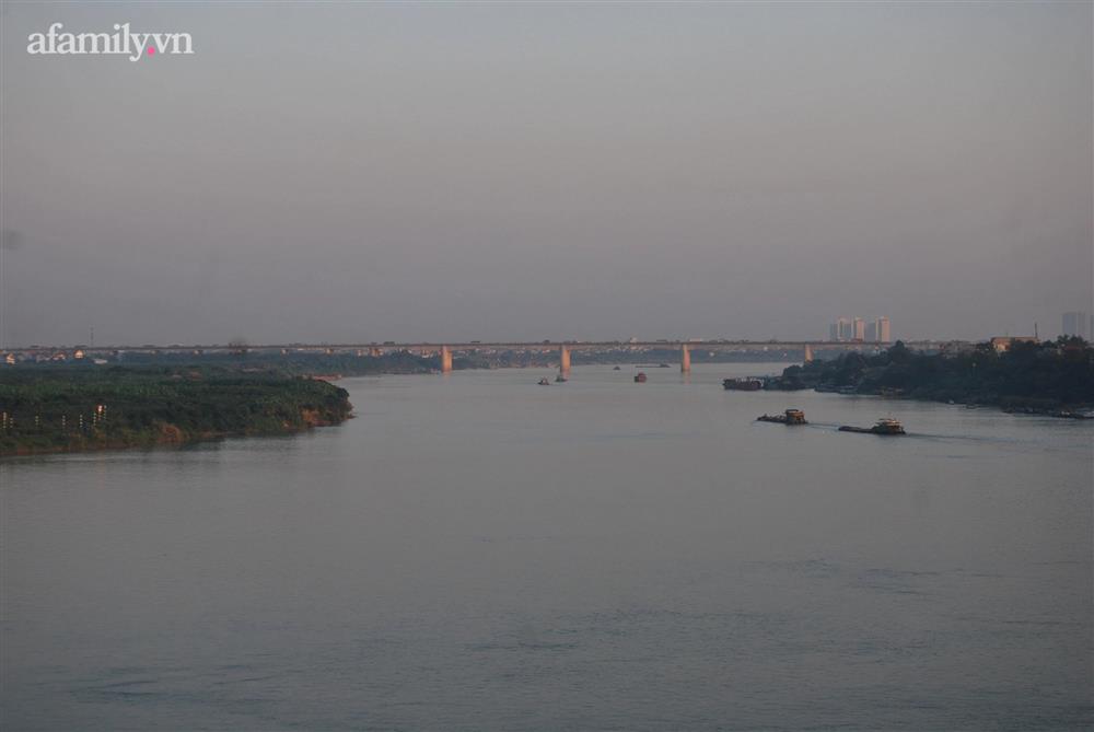 Hà Nội: Người phụ nữ để lại xe Camry trên cầu Vĩnh Tuy rồi nhảy xuống sông tự tử-2