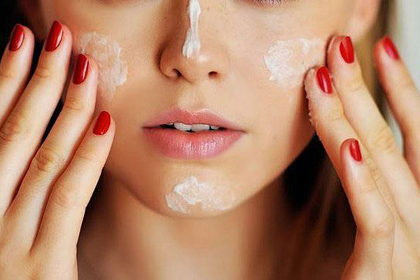 Tuyệt chiêu bôi kem dưỡng sống còn của gái Hàn, không biết thì mua kem xịn xò cũng thành phí tiền-4