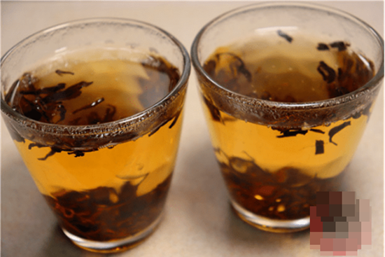 Trà để qua đêm không ngờ có tác dụng mạnh thế, vừa làm sạch đồ lại giải quyết được vấn đề lớn mà nhiều người mắc phải sau khi ngủ dậy