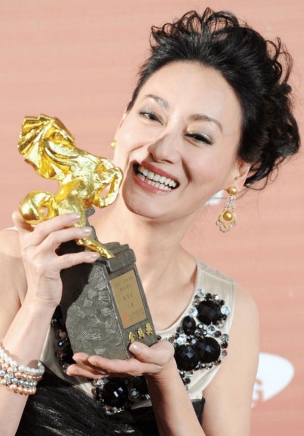 Hậu duệ nhà Thanh có chung dòng máu với Từ Hi Thái Hậu: 3 tuổi ăn xin, 13 tuổi làm vũ công, 50 tuổi trở thành đại minh tinh-6