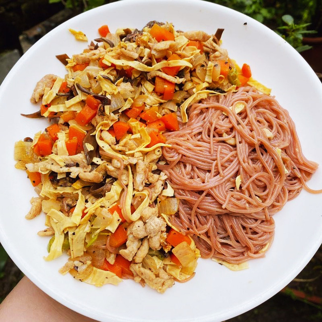 Bún trộn làm thế này thì vừa ngon vừa đơn giản, mà ăn bao nhiêu cũng không lo béo!-1