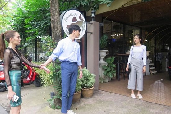 Bị vợ ly hôn vì nhập nhèm với người giúp việc, nửa năm sau thấy họ vui vẻ đi chung, tôi mới nhận ra mình ăn trái đắng