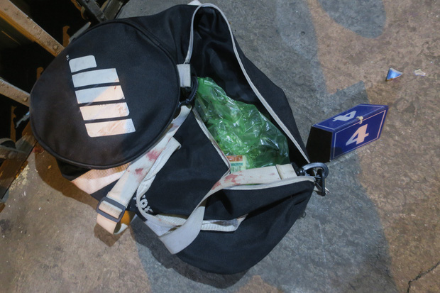 TP.HCM: Nam thanh niên khống chế, cứa cổ bé trai 7 tuổi để cướp tiệm vàng-2