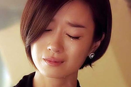 Chồng đưa nhân tình về nhà nhưng mẹ chồng canh cửa không cho tôi vào, đến khi xông vào phòng tôi chỉ biết bật cười