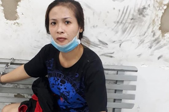 Tên trộm bỏ lại xe máy và bạn gái để chạy thoát thân