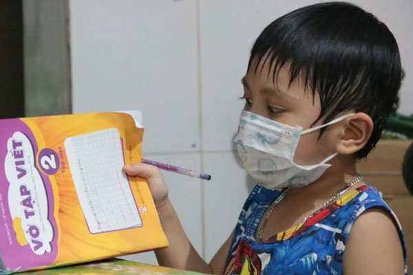 TPHCM dừng kế hoạch cho học sinh lớp 1 đến trường từ 13/12-1