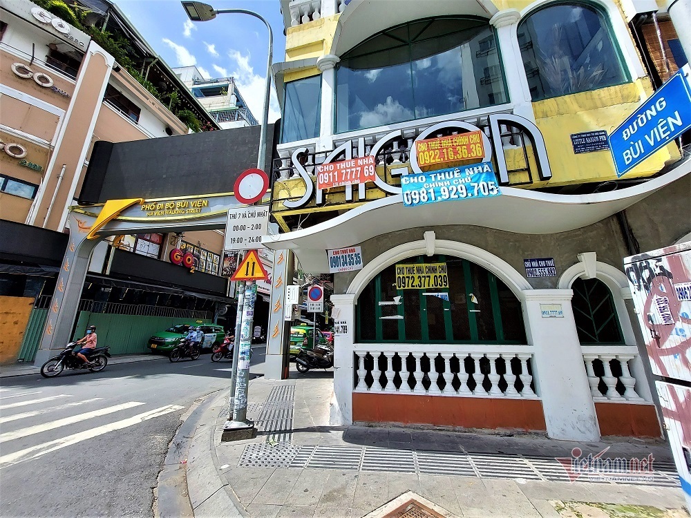 Giám đốc du thuyền bán 3 căn nhà trả nợ, chủ khách sạn treo biển kêu cứu-1