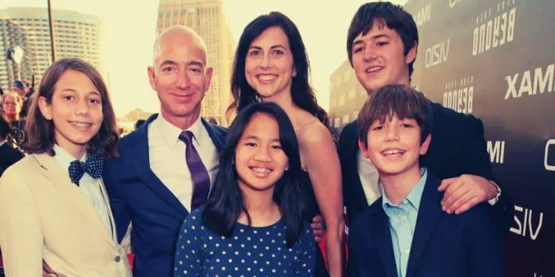 Yêu cầu con gái phải chi tiêu 50,000 USD (1 tỷ VNĐ) một tuần - Bài học nuôi dạy con của người giàu thứ hai thế giới Jeff Bezos-1