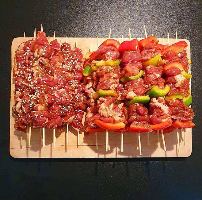 Nhờ chiêu ướp gia vị này, món thịt xiên nướng trở nên thơm nức-3