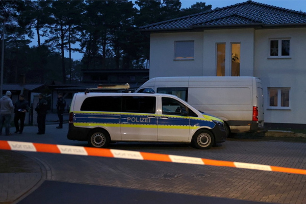 Giết vợ và 3 con rồi tự tử vì sợ bị phát hiện dùng giấy chứng nhận Covid-19 giả-1