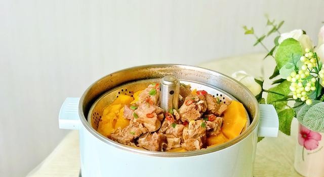 Hấp bí đỏ cùng loại nguyên liệu này, chế biến khoảng 10 phút là có ngay món ăn ngon cực bổ dưỡng-5