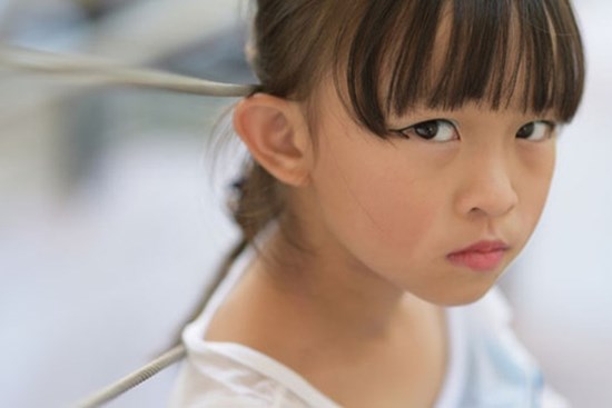 Trẻ hay nói 4 câu này chứng tỏ CHƯA KHÔN KHÉO cho lắm, cha mẹ cần để ý dạy dỗ hơn để tương lai con không bị ảnh hưởng