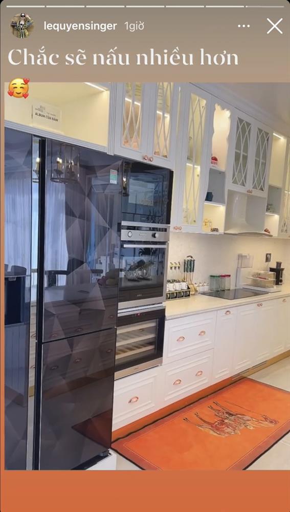 Căn bếp bên trong biệt thự 3,6 tỷ đồng chỉ mua được cái cổng của Lệ Quyên xịn cỡ nào?-1