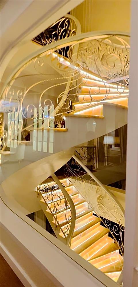 Căn bếp bên trong biệt thự 3,6 tỷ đồng chỉ mua được cái cổng của Lệ Quyên xịn cỡ nào?-5