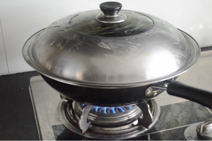 Nắp vung úp ngược trên nồi không ngờ lại giải quyết được vấn đề lớn mà các bà nội trợ thường bỏ qua-9